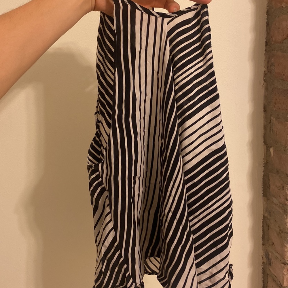 Cropped back and white stripped top